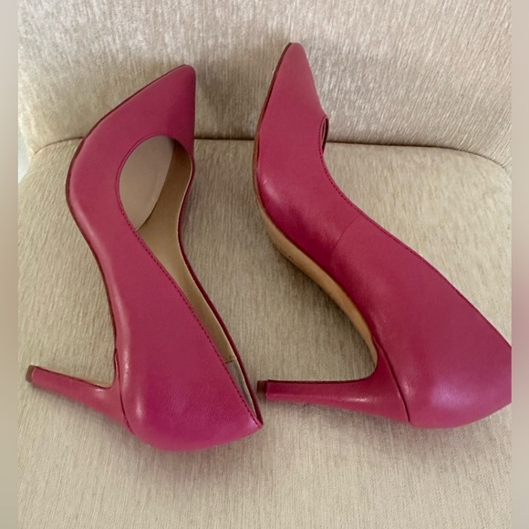 Beautiful Neiman Marcus Signature Pink Heels. Size 9 - Picture 1 of 5